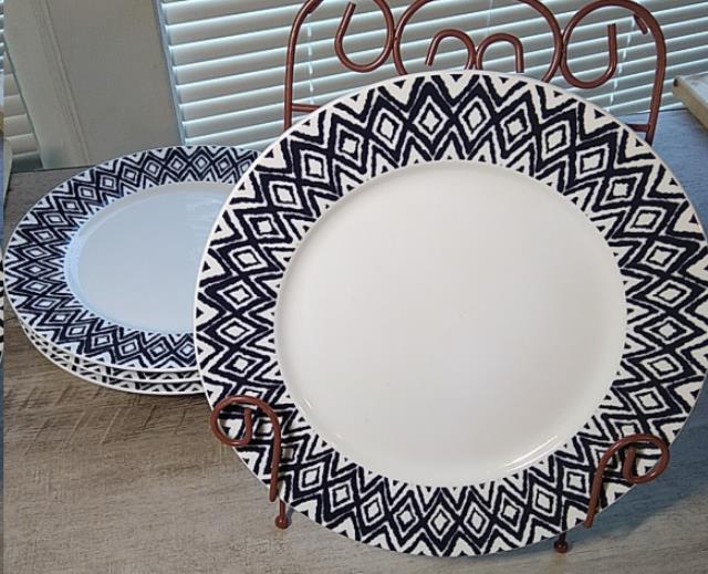 Where to find PLATE, DINNER, BLK WHT, 10 in Concord